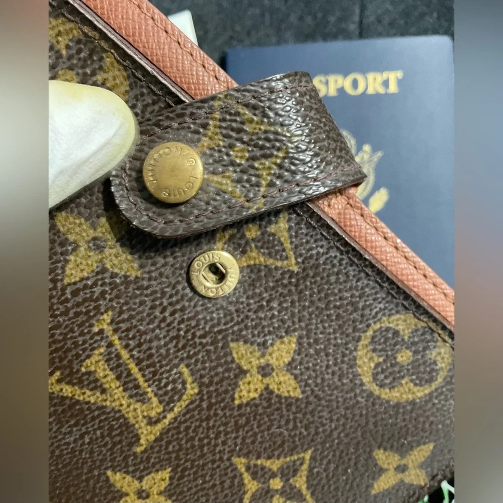 ✅AUTHENTIC LV AGENDA PM PASSPORT HOLDER